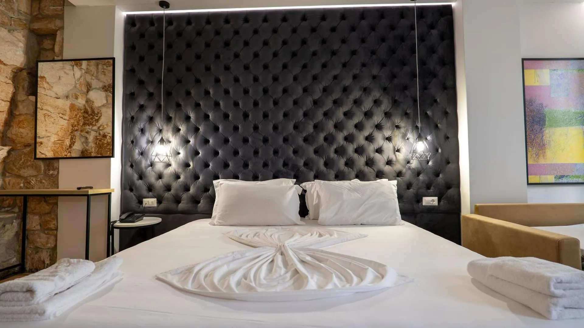 Art Hotel Sarandë 4*,