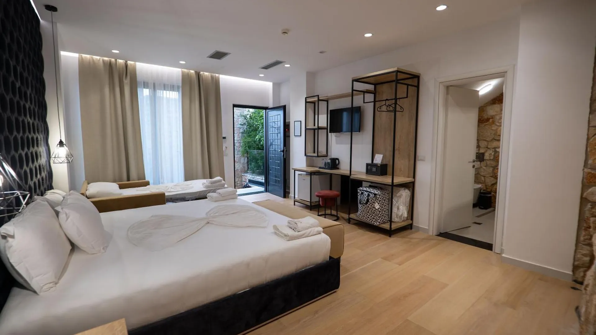 ****  Art Hotel Sarandë Albania